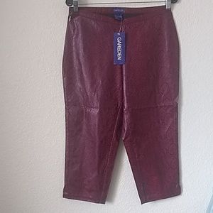 FINAL MARKDOWN LADIES' NWT Gareden Polyurethane Capris  sizes 26,27,28,29,30,31